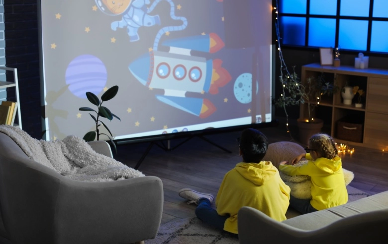 Jaki projektor dla dziecka? Ranking projektorów do bajek